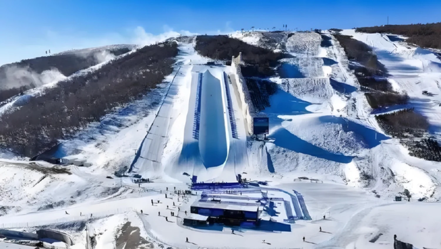 雪场雪道与比赛场地场景